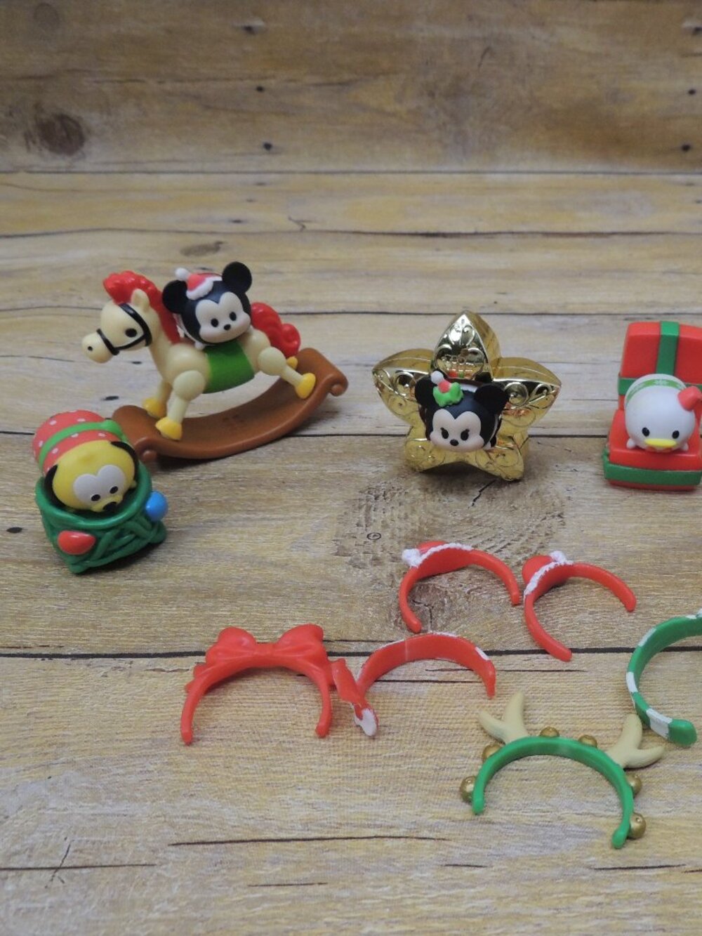 Disney Tsum Tsum Mickey's Christmas Vinyl Figure Set